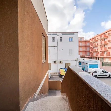 Sanuk House Apartmán