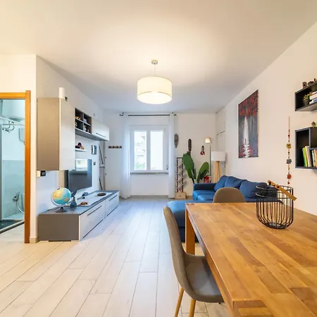Sanuk House